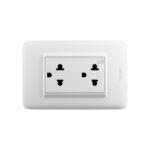 AP1222B Tomacorriente Duplex EU/US 2P+T Domino Sencia Plus Bticino